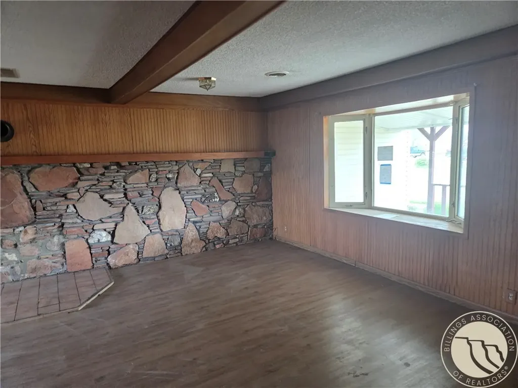 54 N Mills Road Hardin MT 59034