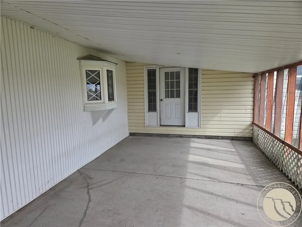 54 N Mills Road Hardin MT 59034