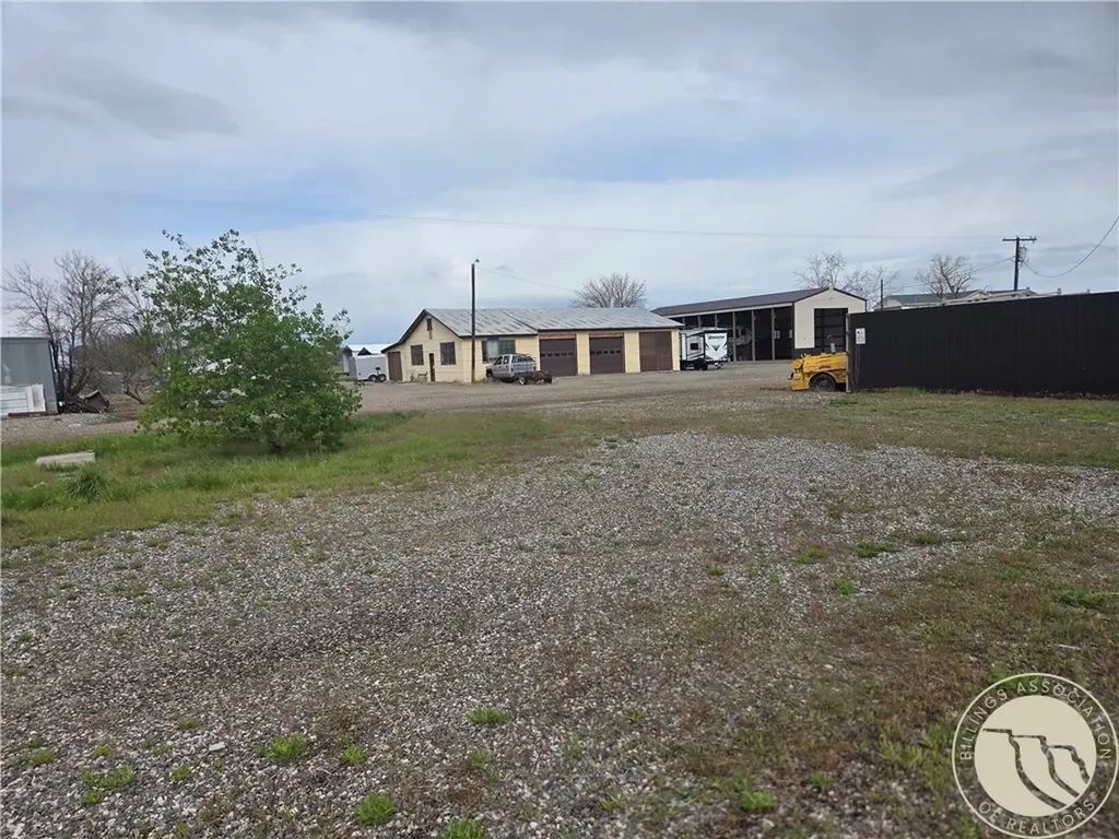 54 N Mills Road Hardin MT 59034