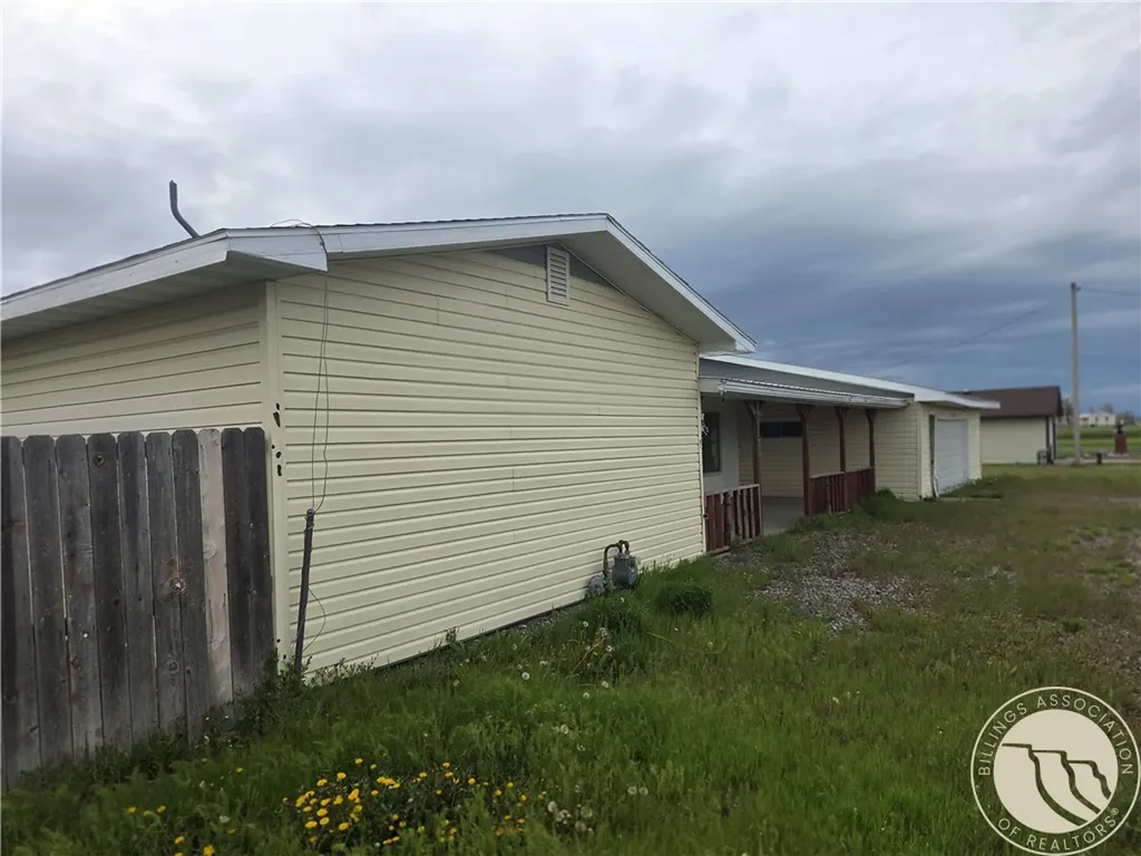 54 N Mills Road Hardin MT 59034