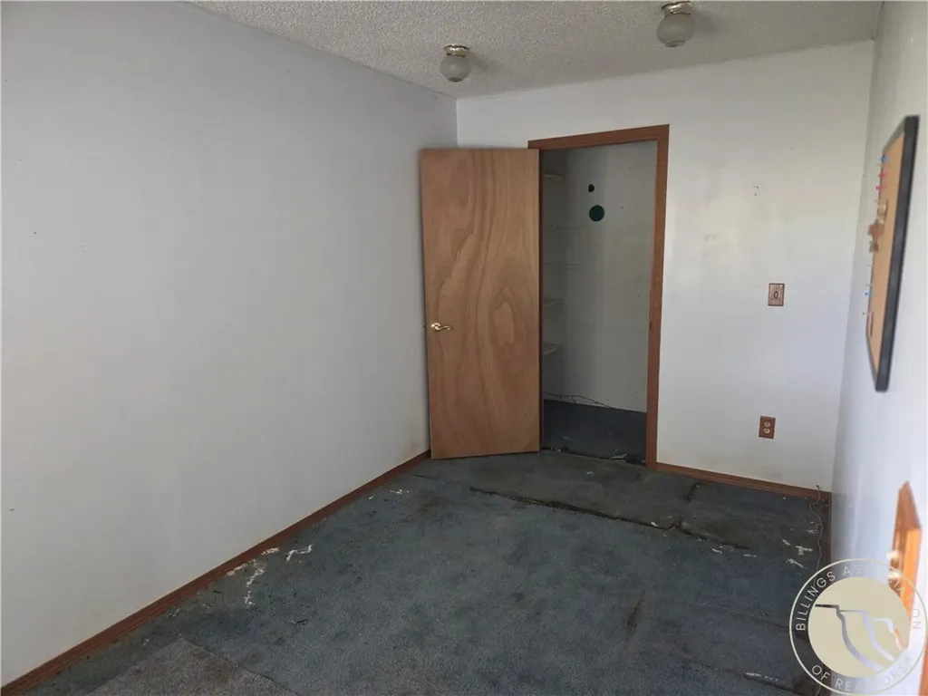 54 N Mills Road Hardin MT 59034