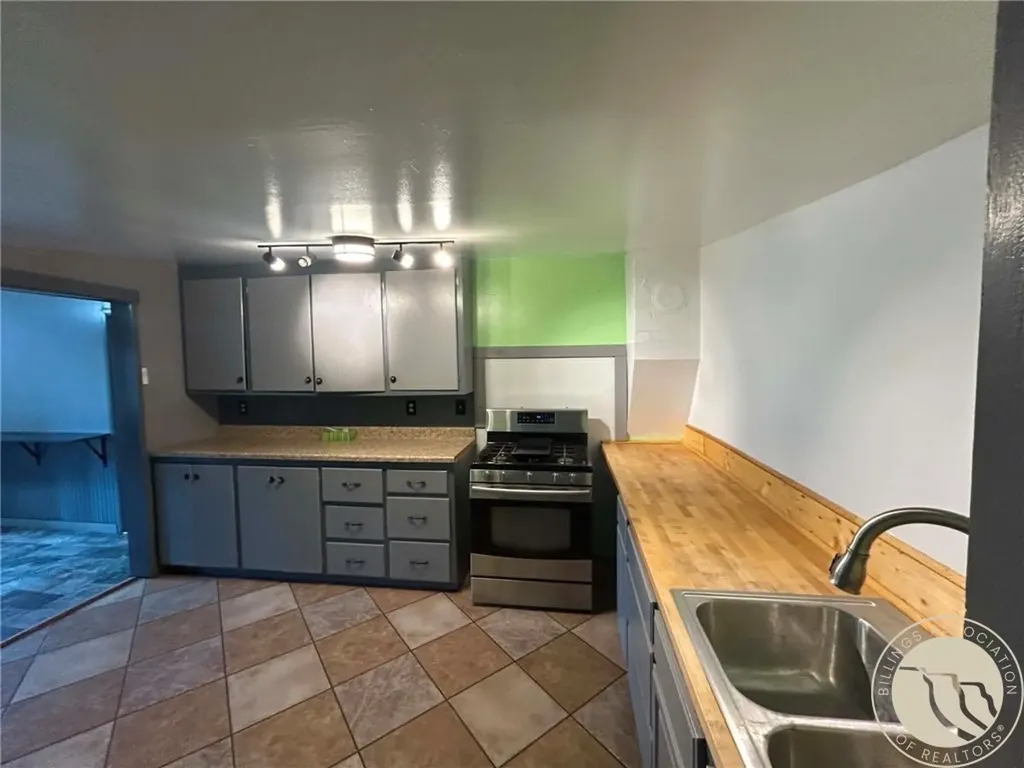 111 Harley Avenue Fromberg MT 59029