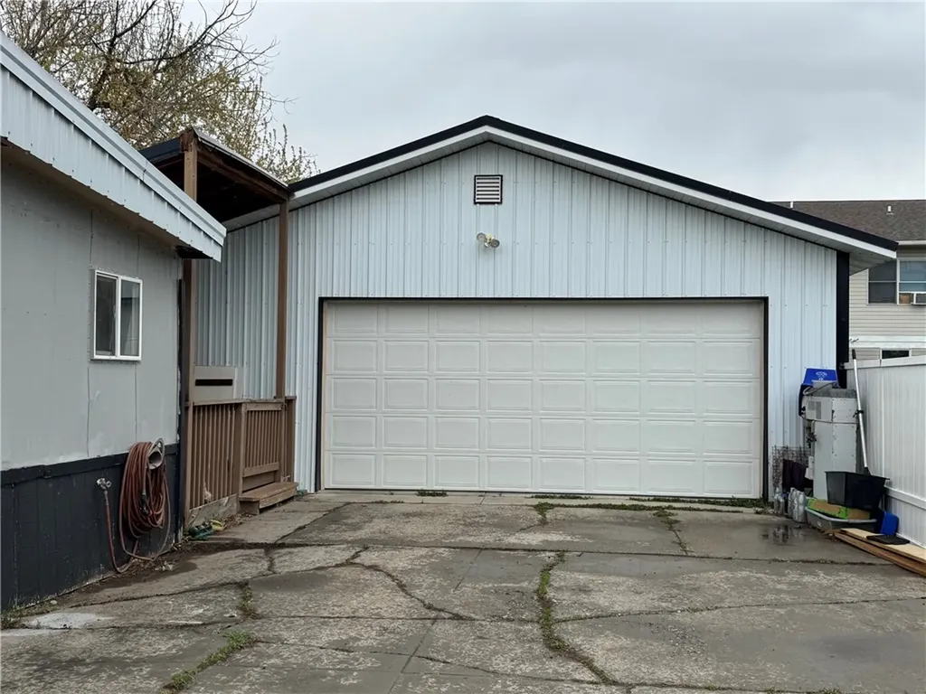 1125 Bonanza Court Hardin MT 59034
