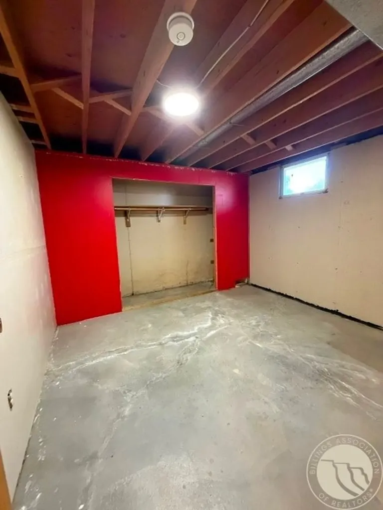 251 E. 1st Avenue N. Columbus MT 59019
