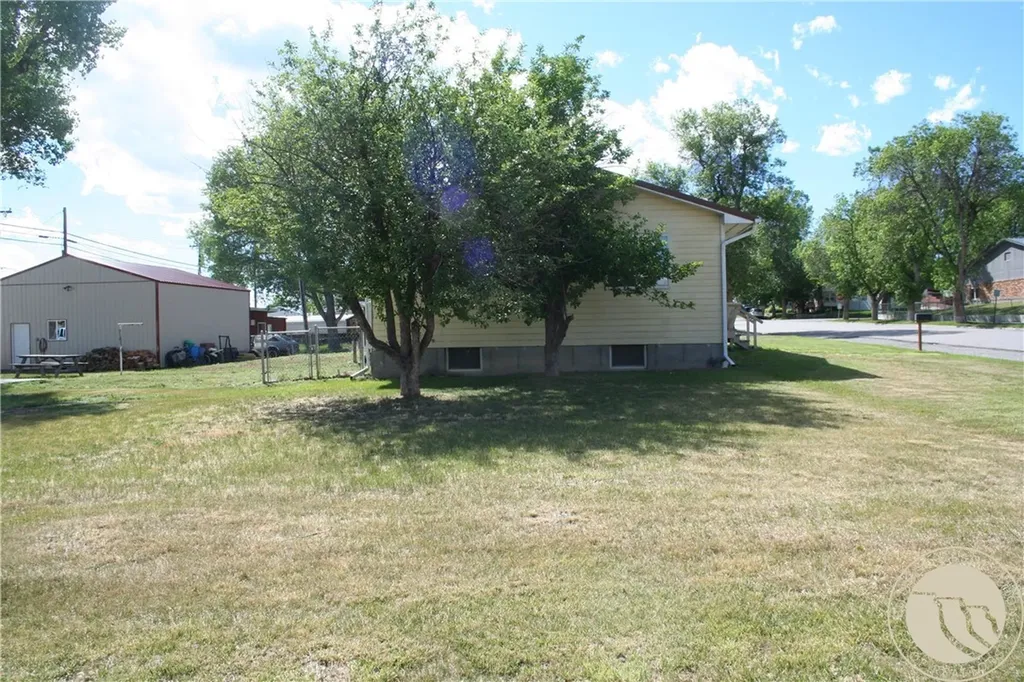 251 E. 1st Avenue N. Columbus MT 59019