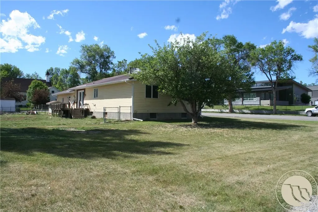 251 E. 1st Avenue N. Columbus MT 59019