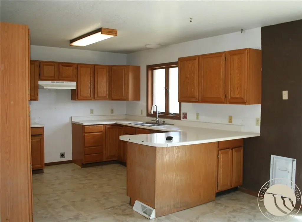 251 E. 1st Avenue N. Columbus MT 59019