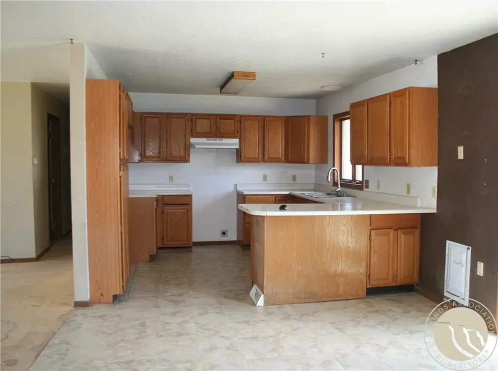251 E. 1st Avenue N. Columbus MT 59019
