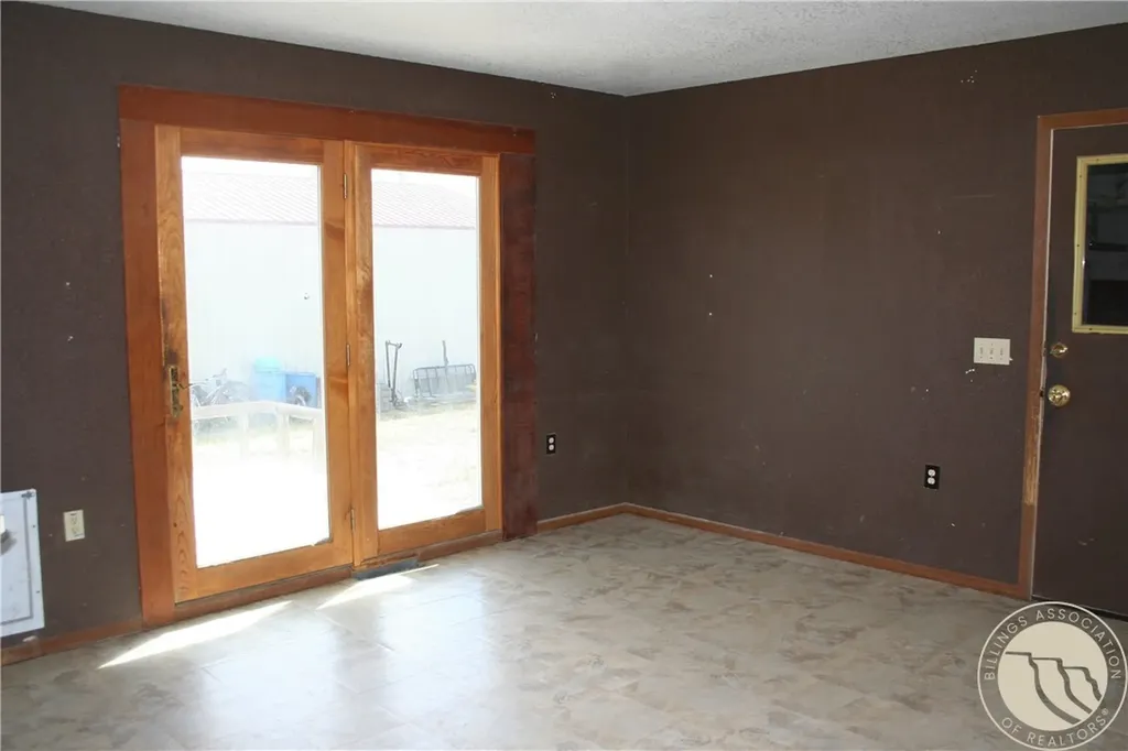 251 E. 1st Avenue N. Columbus MT 59019