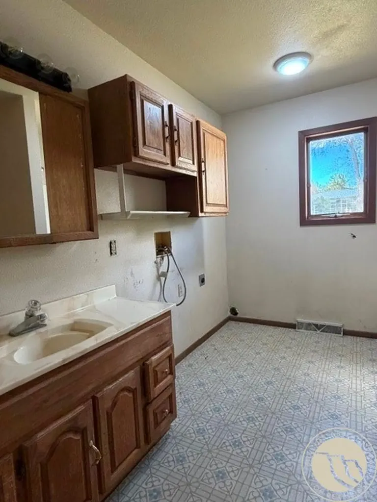 251 E. 1st Avenue N. Columbus MT 59019