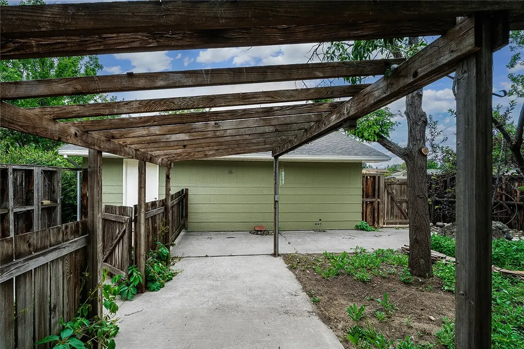 702 W Maryland Lane Laurel MT 59044
