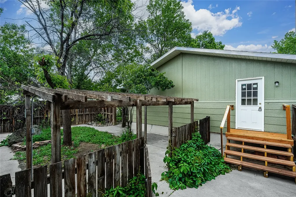 702 W Maryland Lane Laurel MT 59044