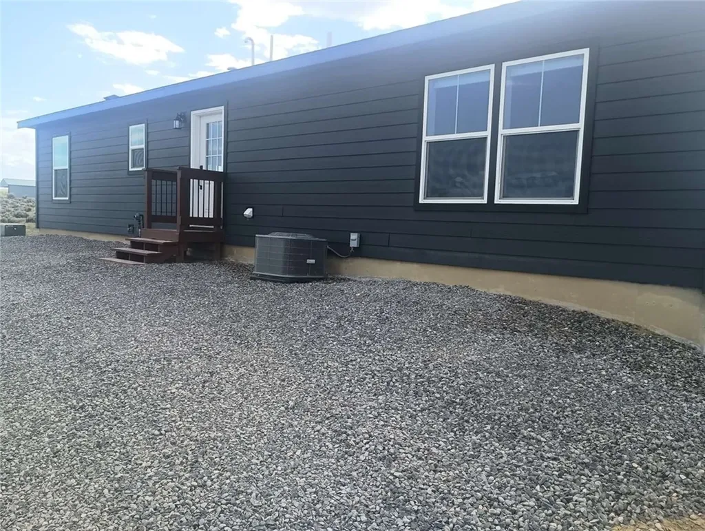 1387 Meeteetse Trail Belfry MT 59008