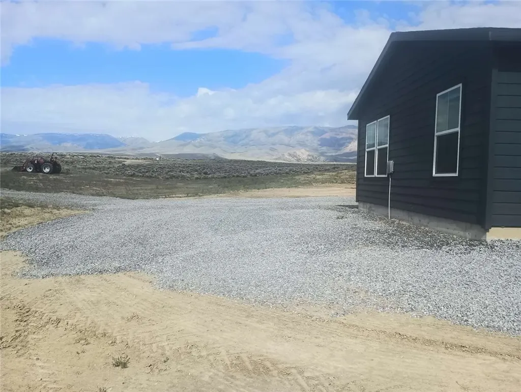 1387 Meeteetse Trail Belfry MT 59008