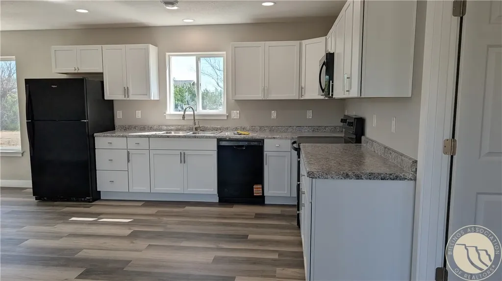 197 Knott Loop Bainville MT 59212