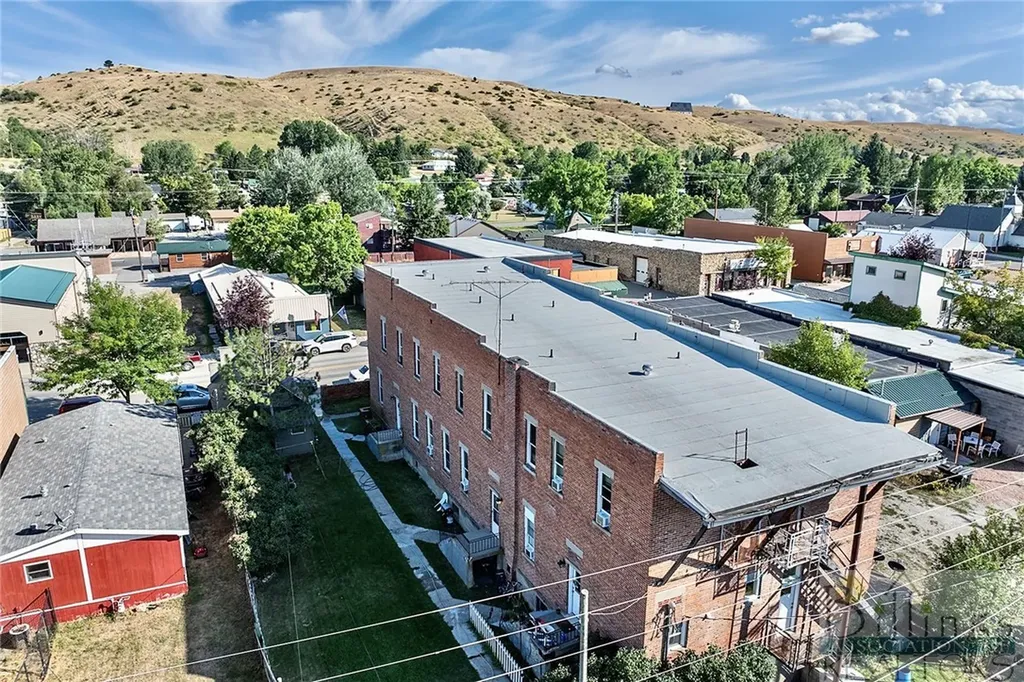 10 S. Woodard Avenue Absarokee MT 59001