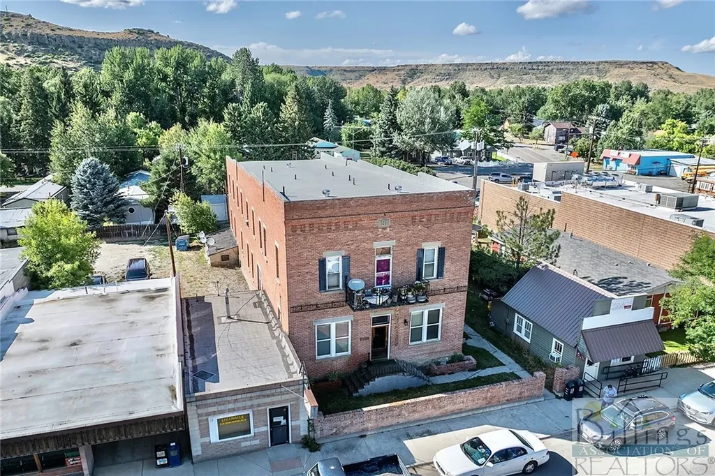 10 S. Woodard Avenue Absarokee MT 59001