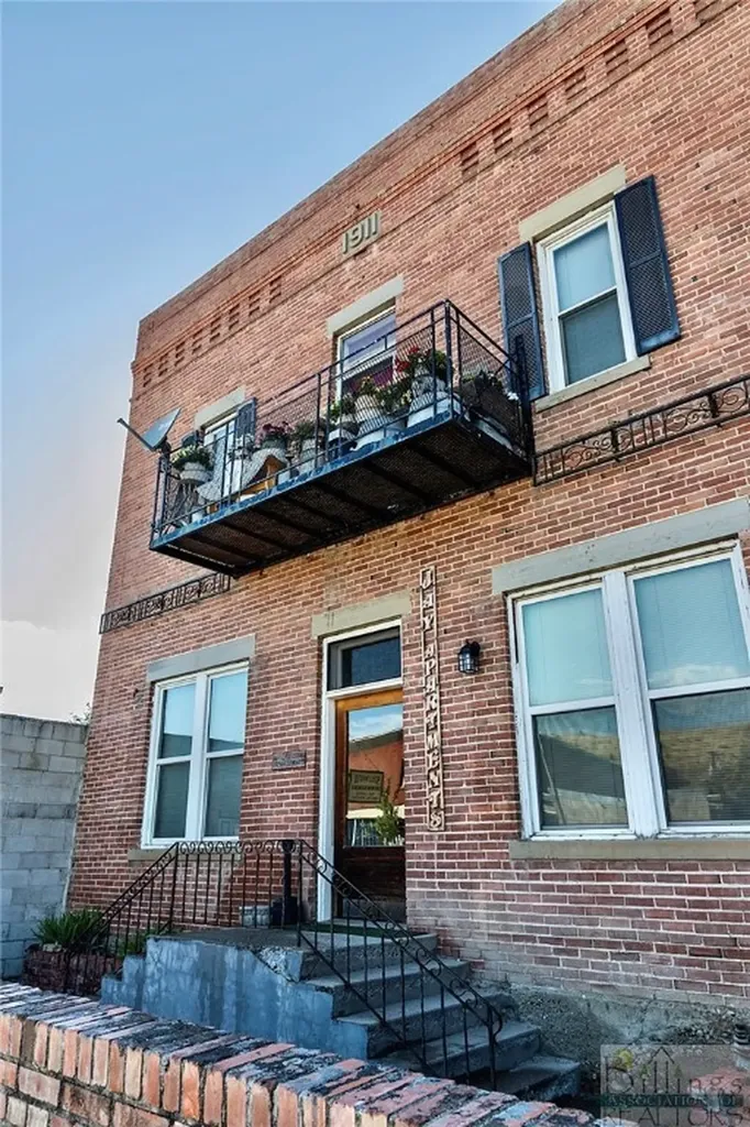 10 S. Woodard Avenue Absarokee MT 59001
