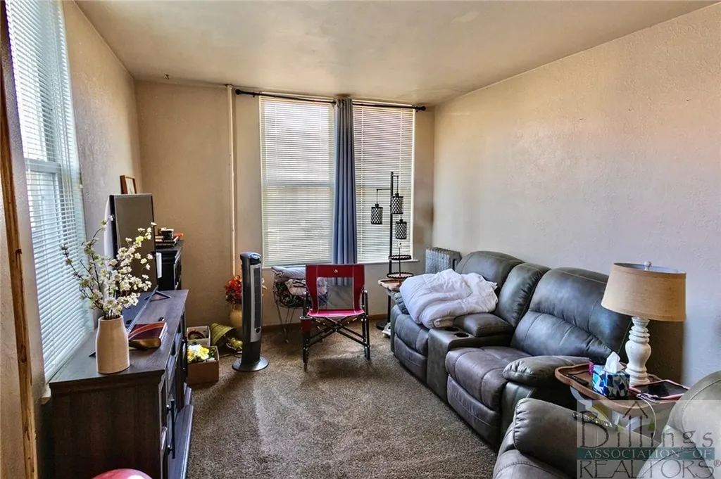 10 S. Woodard Avenue Absarokee MT 59001