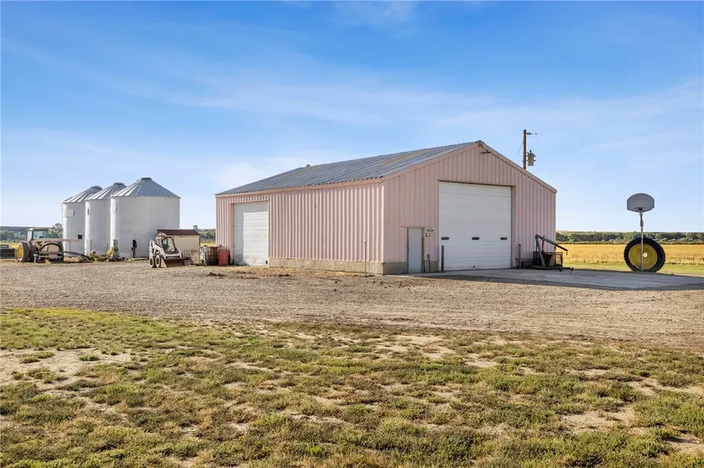 11698 Highway 313 Hardin MT 59034