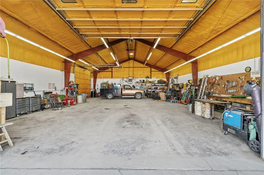 11698 Highway 313 Hardin MT 59034