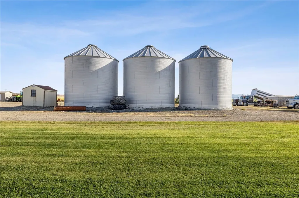 11698 Highway 313 Hardin MT 59034