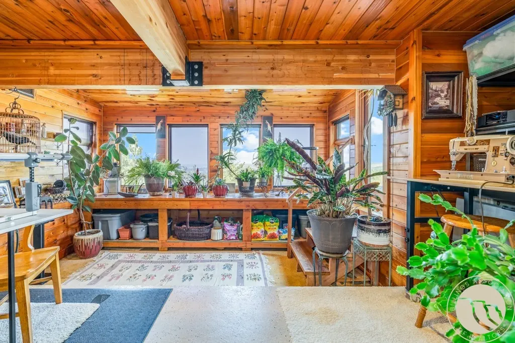 19 Paradise Bluff Columbus MT 59019