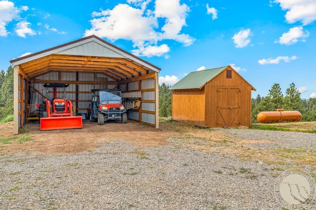 19 Paradise Bluff Columbus MT 59019