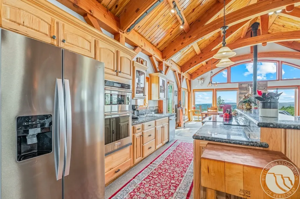 19 Paradise Bluff Columbus MT 59019