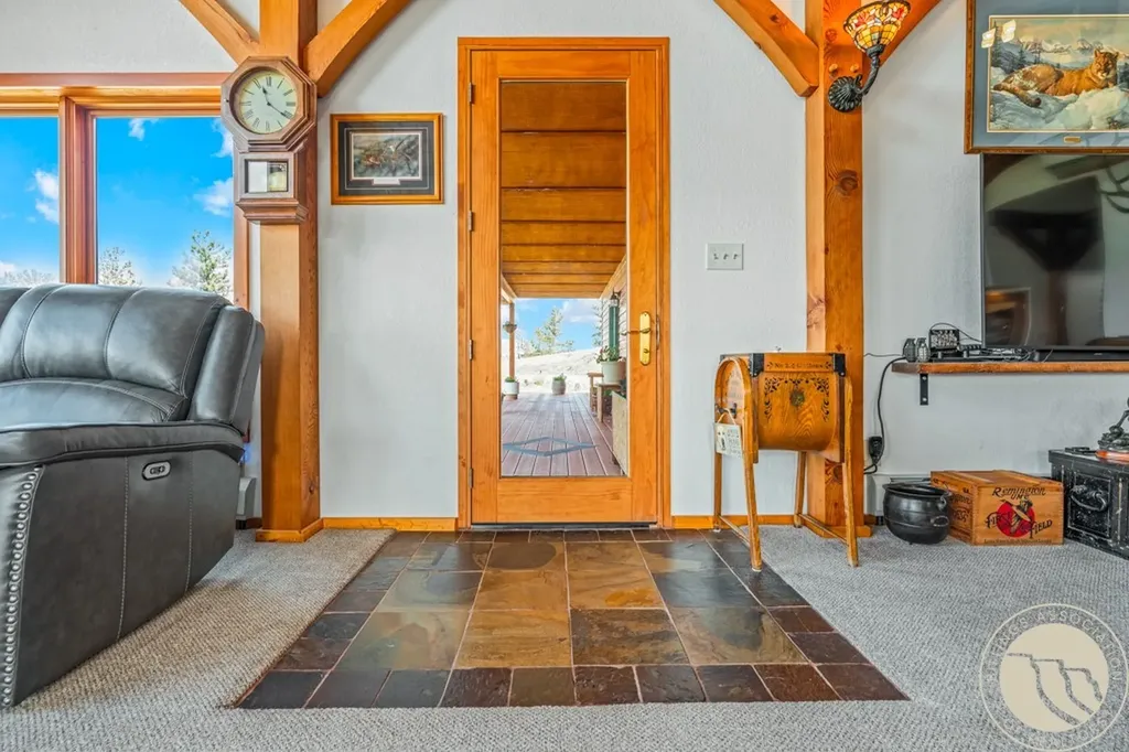 19 Paradise Bluff Columbus MT 59019