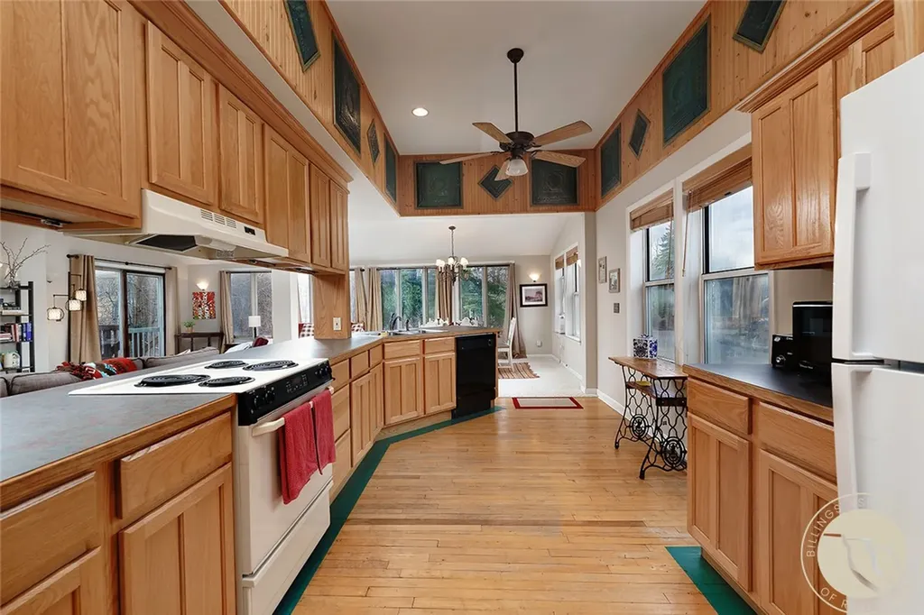 21 E Rosebud Road Roscoe MT 59071