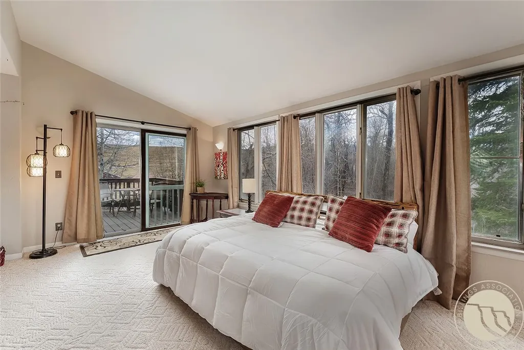 21 E Rosebud Road Roscoe MT 59071