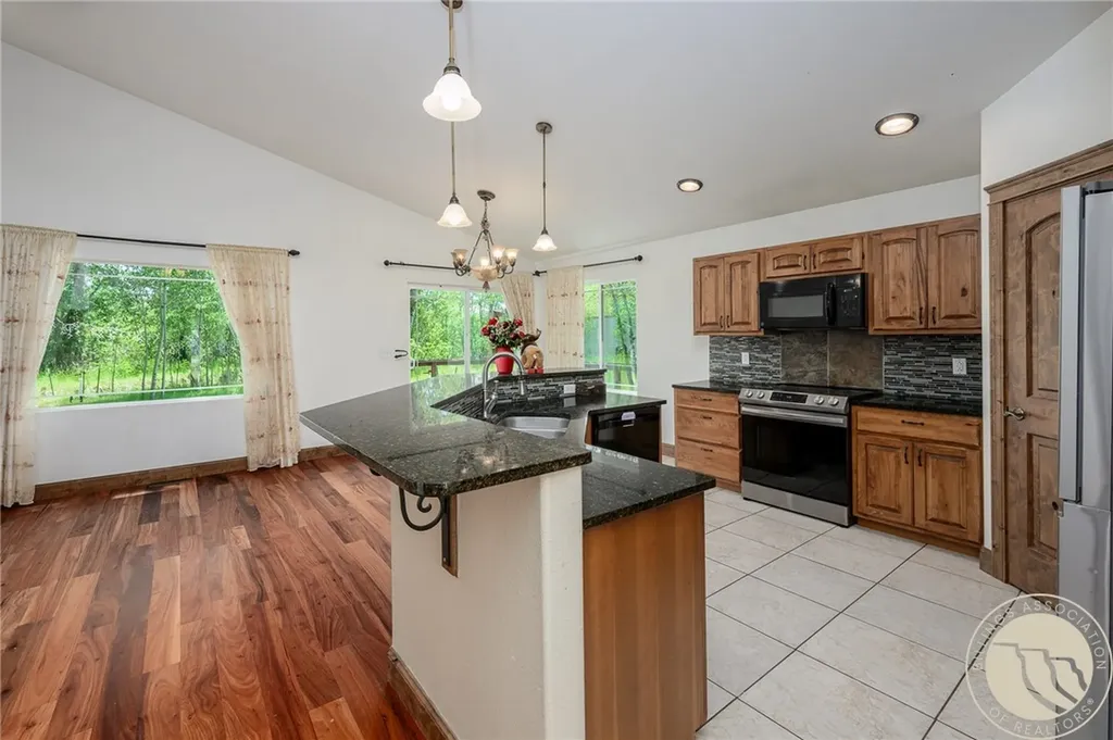 102 S 3rd Street Roberts MT 59070