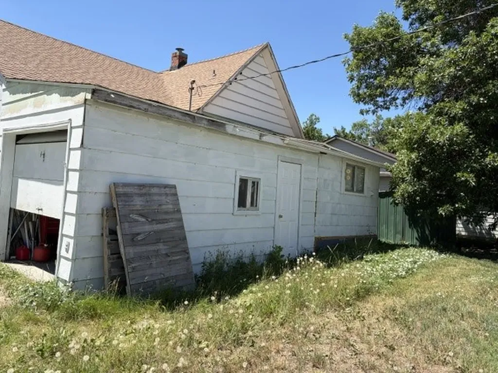 314 E 3rd Avenue N Columbus MT 59019