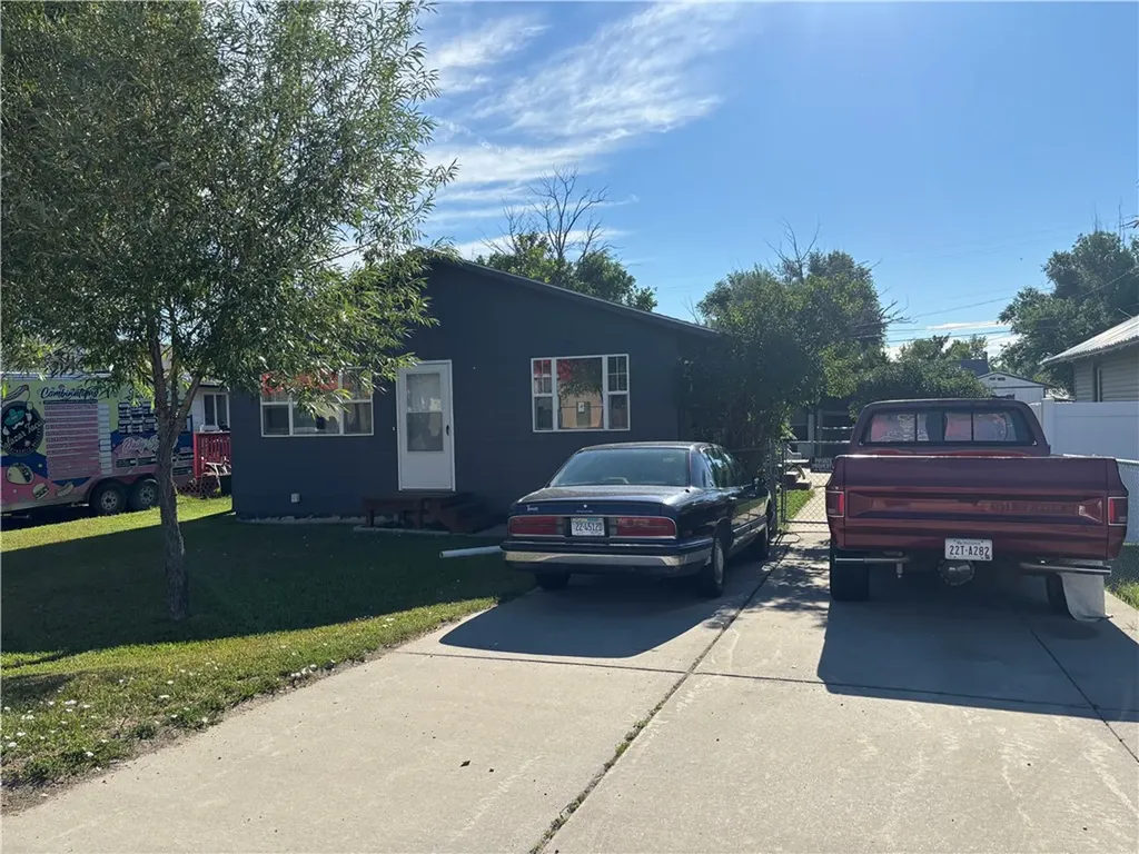 1011 N Crawford Avenue Hardin MT 59034