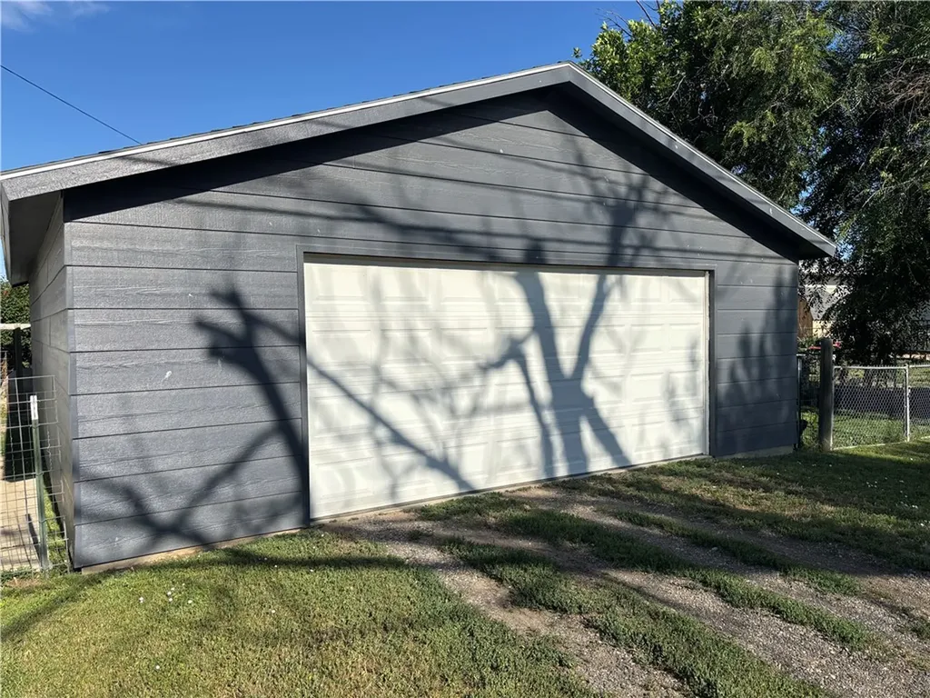 1011 N Crawford Avenue Hardin MT 59034