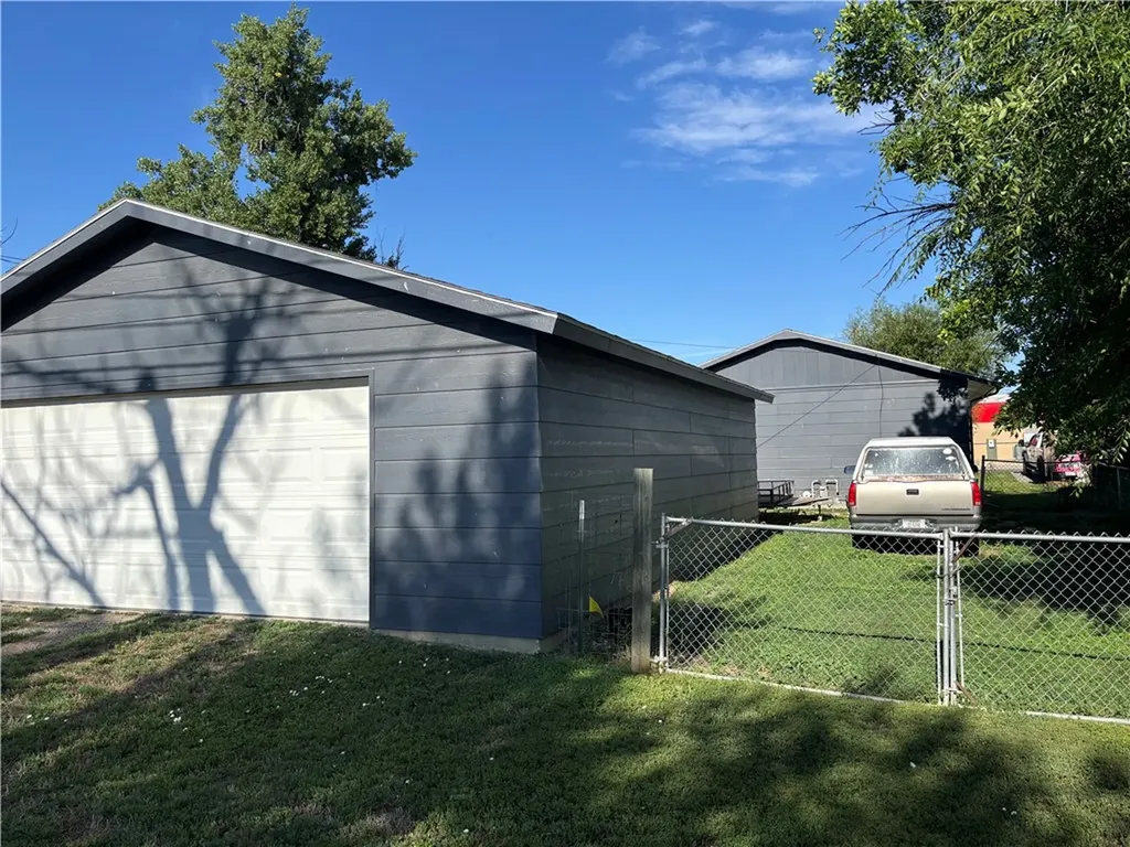 1011 N Crawford Avenue Hardin MT 59034