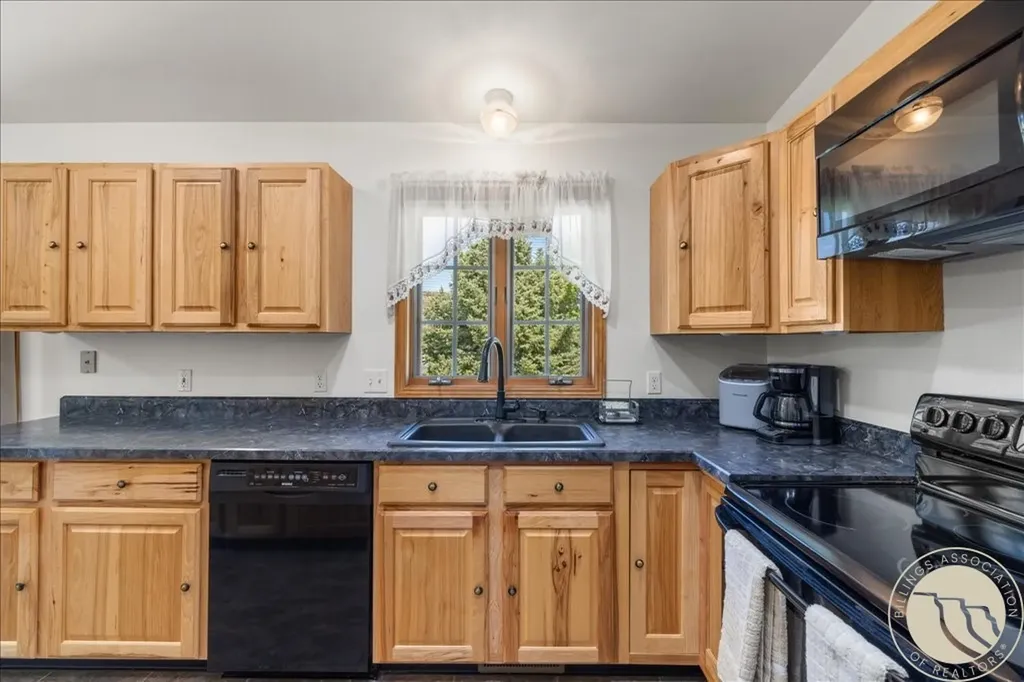 7 Cottonwood Way Absarokee MT 59001