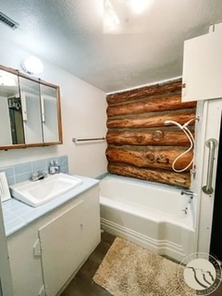 130 Shoe String Road Lavina MT 59046