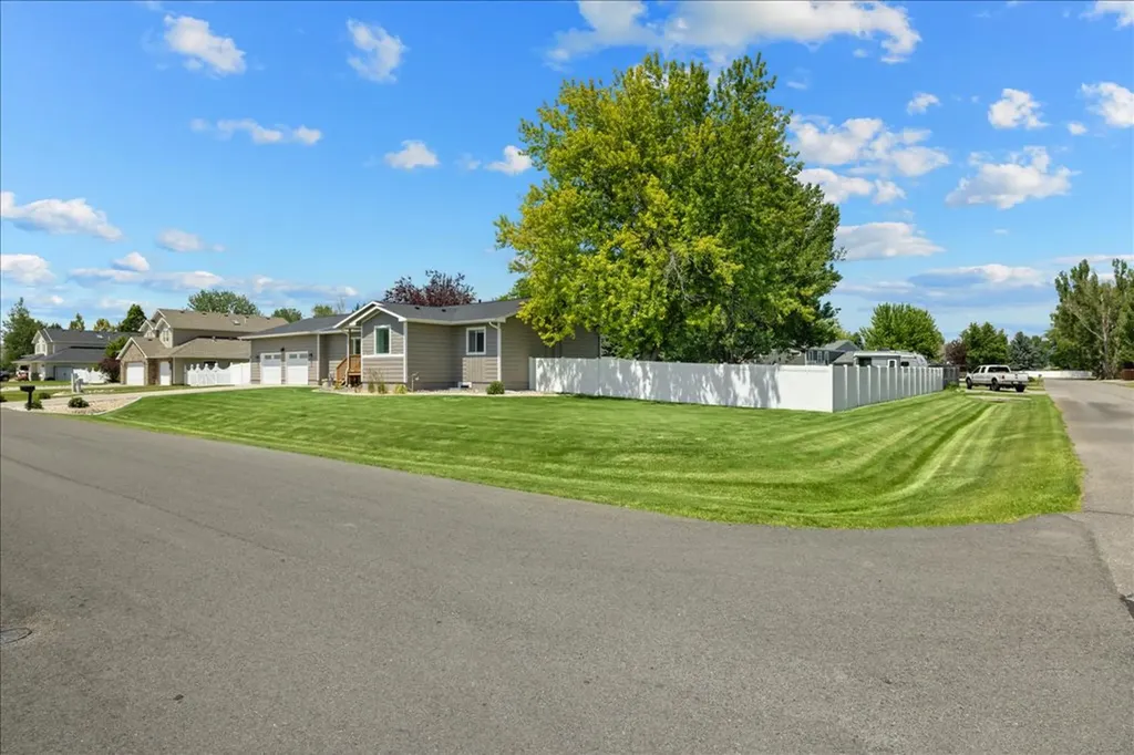 5033 Coneflower Avenue Billings MT 59106