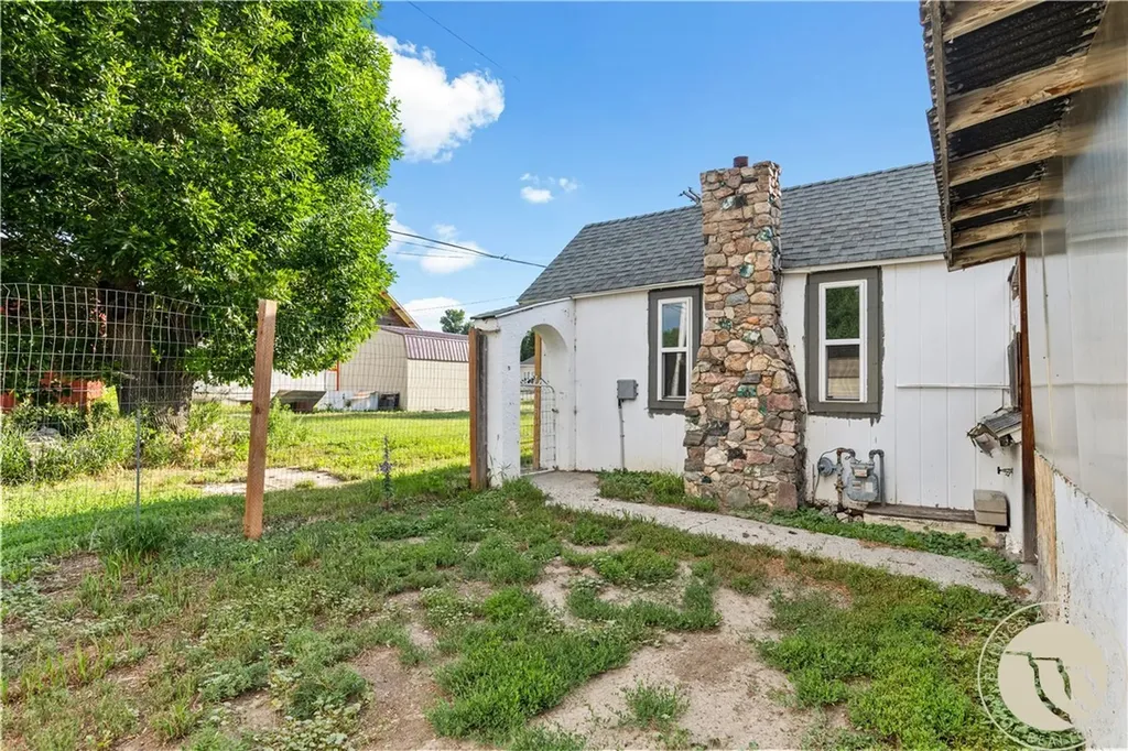 111 Harley Avenue Fromberg MT 59029