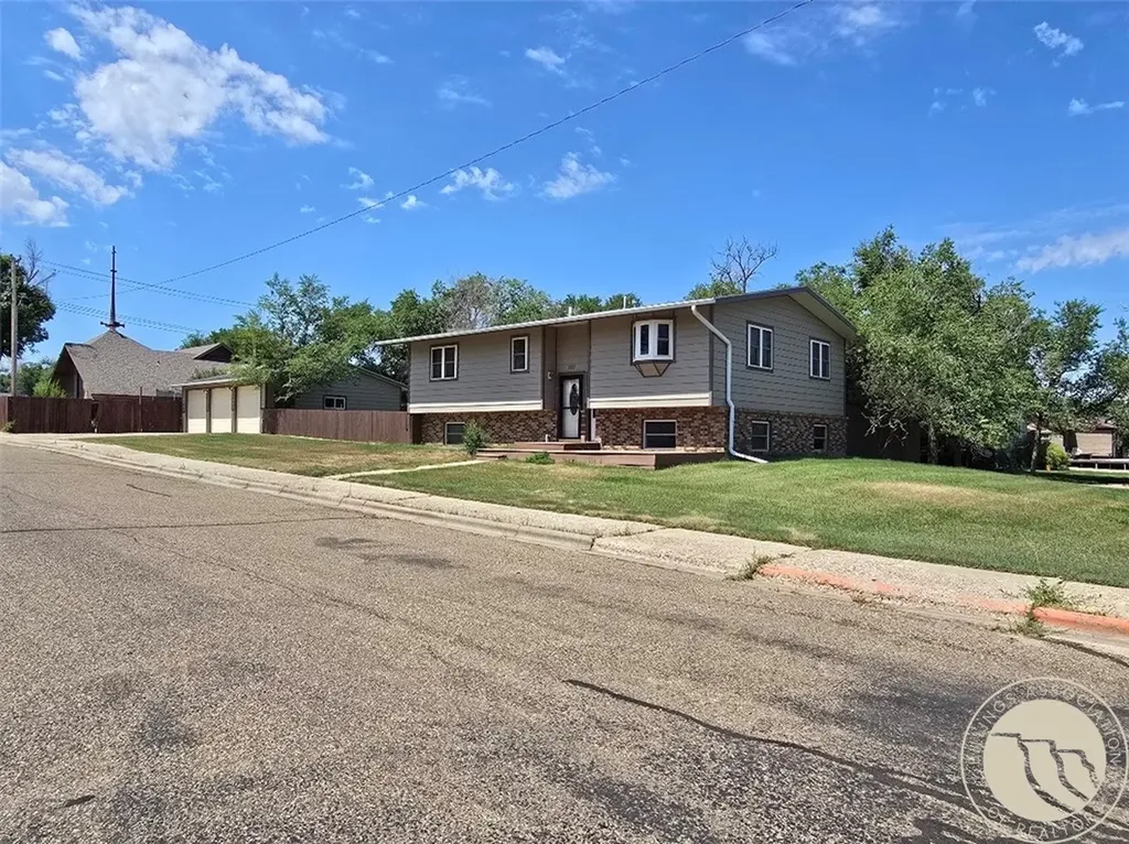 309 W Kewanee Avenue Baker MT 59313