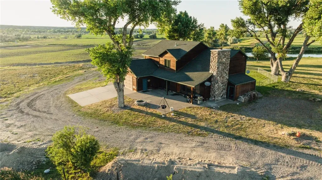 762 Carl Lind Drive Fort Smith MT 59035