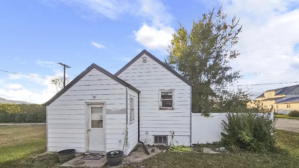 310 W 6th Street Fairview MT 59221