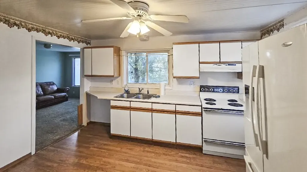 310 W 6th Street Fairview MT 59221