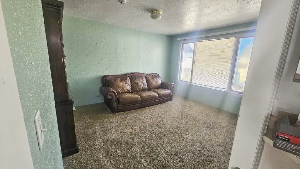 310 W 6th Street Fairview MT 59221