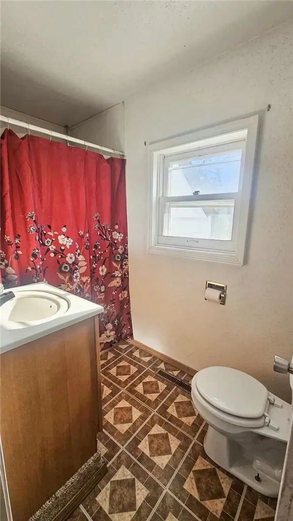 310 W 6th Street Fairview MT 59221