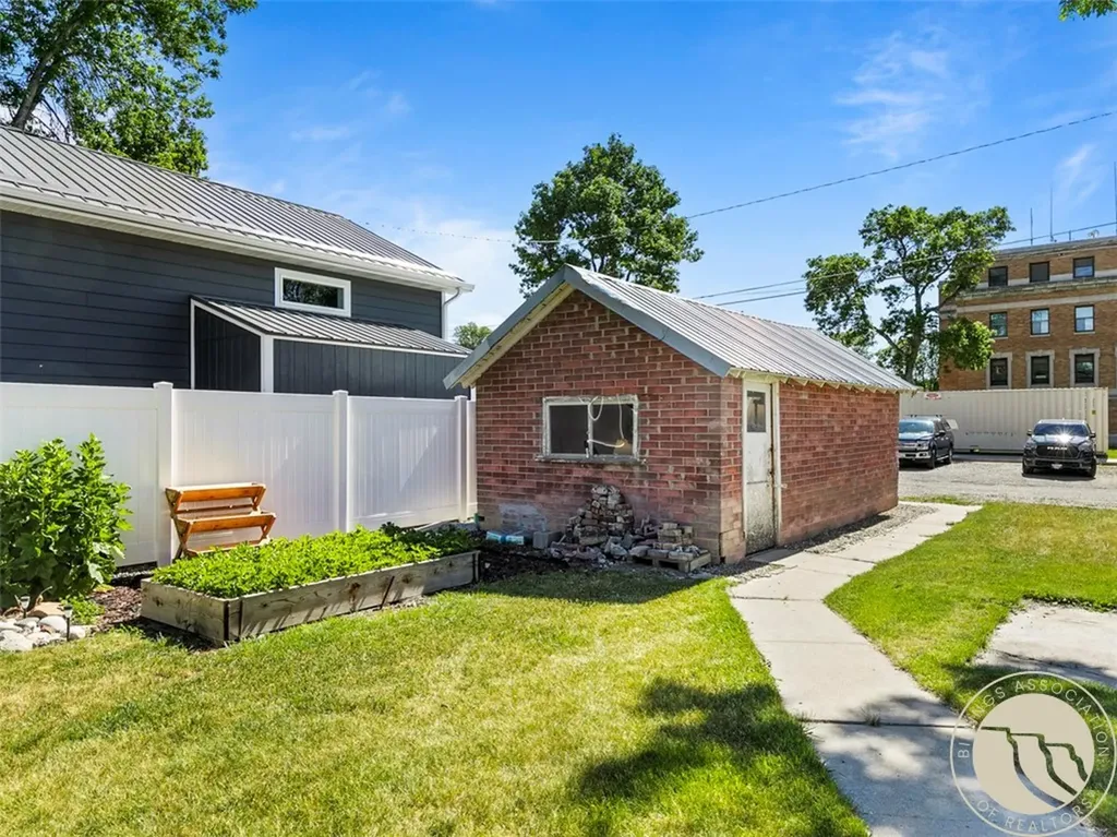 326 N 3rd Street Columbus MT 59019