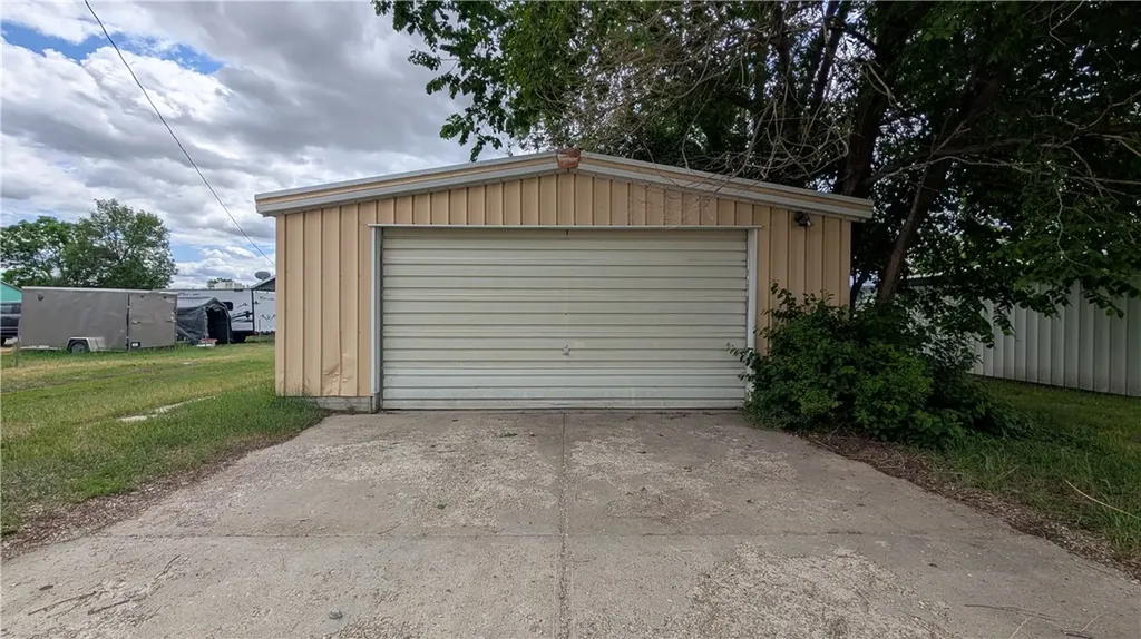 522 6th Street SE Sidney MT 59270