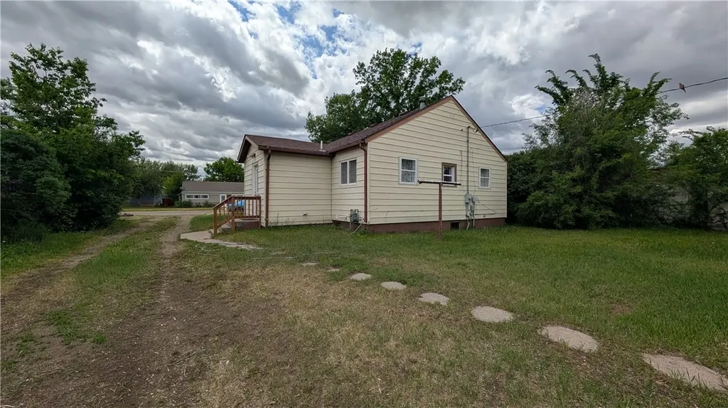 522 6th Street SE Sidney MT 59270